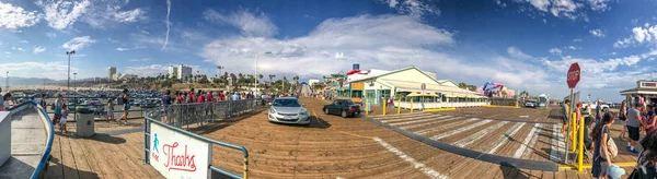 Santa Monica Augustus 2017 Toeristen Santa Monica Pier Een Mooie — Stockfoto