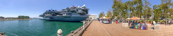 Сан Диего Калифорния Июля 2017 Года Туристы Посещают Uss Midway — стоковое фото