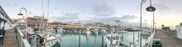 San Francisco Ağustos 2017 Turist Fishermans Wharf Limanda Şehir Her — Stok fotoğraf