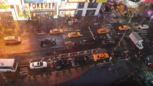 New York City Juni 2013 Traffic Times Square Nachts — Stockvideo