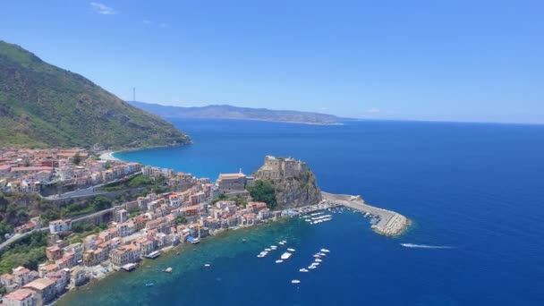 イタリア カラブリア州のビデオにはシラーの海岸線の空中写真 — ストック動画