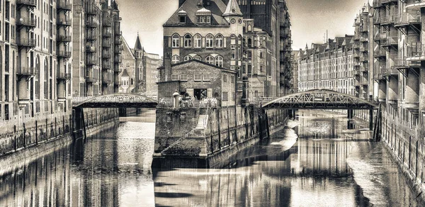 Hamburg Niemcy Lipca 2016 Słynnego Zamku Wodzie Speicherstadt Hamburg Przyciąga — Zdjęcie stockowe