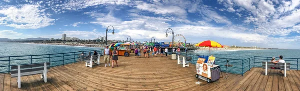 Santa Monica August 2017 Tourists Santa Monica Pier Beautiful Summer — Stock Photo, Image