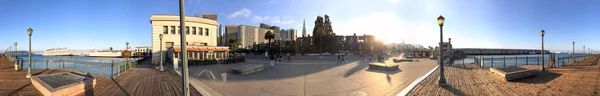San Francisco Sierpnia 2017 Turyści Dzielnicy Embarcadero Miasto Przyciąga Milionów — Zdjęcie stockowe