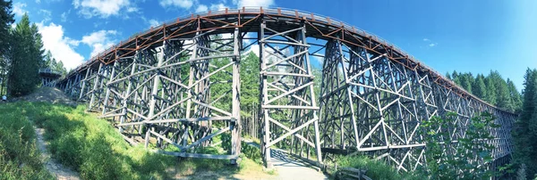 Panoramatický pohled Kinsol dřevěné mostní ve Vancouveru Isla — Stock fotografie