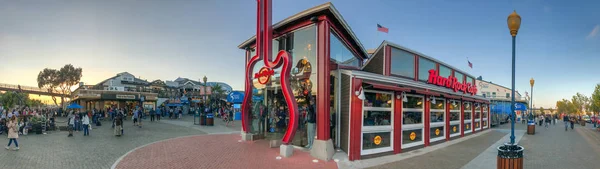 San Francisco August 2017 Touristen Auf Dem Erholungsgebiet Pier Die — Stockfoto