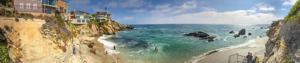 ラグーナビーチ カリフォルニア 2017 観光客は美しい夏の日にシティ ビーチを訪れます ラグナ ビーチ カリフォルニア州の観光名所 — ストック写真