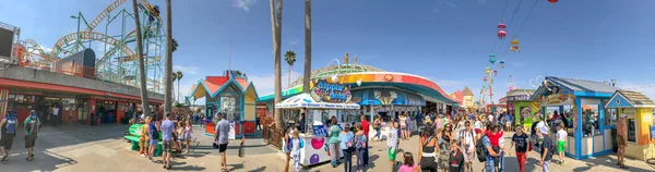 圣克鲁斯 加利福尼亚州 2017年8月4日 城市游乐园在海滩上 这是加利福尼亚著名的景点 — 图库照片