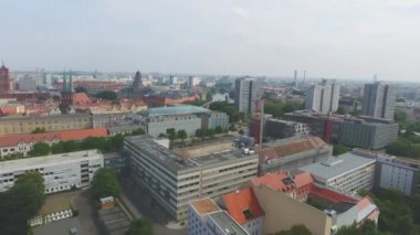 Berlin, Almanya - 24 Temmuz 2016: Şehir manzarası boyunca uzun avenue, havadan görünümü