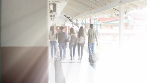 Group Teenagers Walking School Hallway — Stock Video