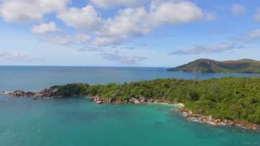Anse Lazio beach Praslin Adası, Seyşel Adaları Kuzey batıda yer alan. Video 