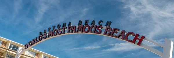 ビーチロード デイトナビーチ フロリダ州のエントランス サイン — ストック写真