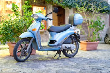 Güney bir İtalyan kasabasında Vintage motosiklet.