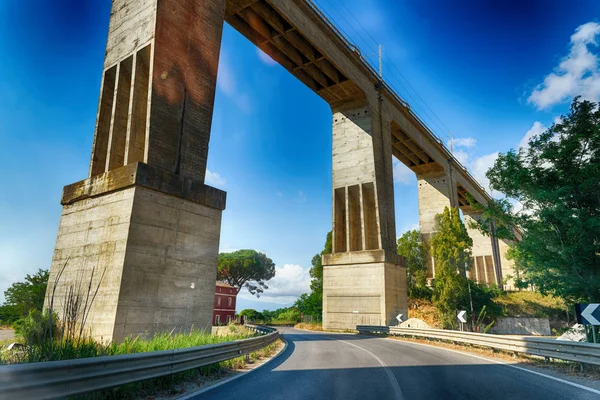 Pont Surélevé Dessus Route Rurale — Photo