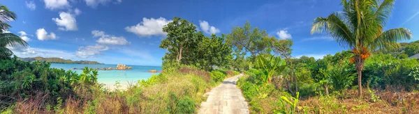Panoramic view of Anse Takamaka, Praslin, Seychelles — Stock Photo, Image