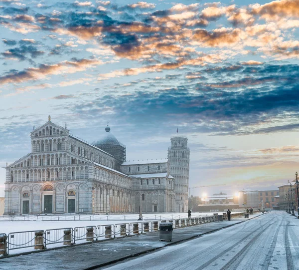 Mirakelplassen Ved Solnedgang Etter Snøstorm Pisa Italia – stockfoto