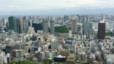 Tokyo - Mayıs 2016: Şehir manzarası Shinjuku hava görünümünü. Tokyo 20 milyon insan her yıl çekiyor.
