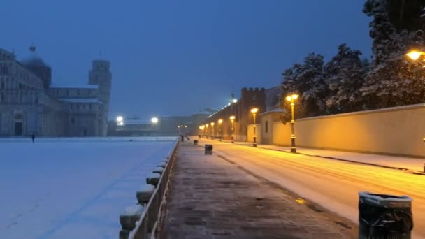 洗礼堂的比萨在黄昏的冬季降雪后 奇迹广场 意大利 — 图库视频影像