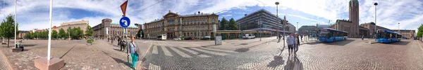 Helsingfors Finland Juli 2017 Turister Vandrar Längs Stadens Tågstation Helsingfors — Stockfoto