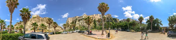 意大利 Tropea 2017年6月20日 城市广场的城市海岸线全景图 Tropea 是卡拉布里亚的主要景点 — 图库照片