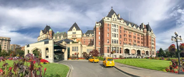 维多利亚 加拿大 2017年8月14日 皇后酒店在一个美丽的夏天的一天 维多利亚是温哥华岛的主要城市 — 图库照片