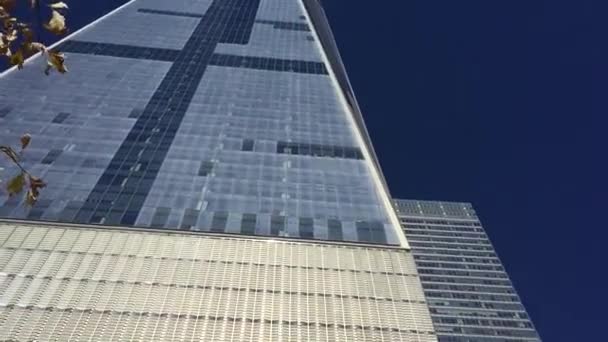 Güneşli Bir Günde Kentsel Şehir Mimarisi Modern Gökdelenler — Stok video