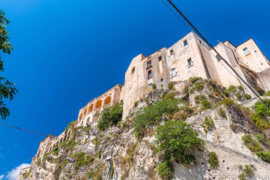 Tropea manzarası havaya doğru görünümü güzel güneşli bir günde, İtalya.