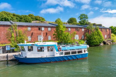 Helsinki, Finlandiya - 4 Temmuz 2017: Suomenlinna deniz Kalesi. Altı adalarda yerleşim deniz kale olduğunu.