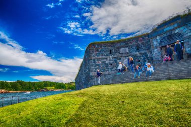Helsinki, Finlandiya - 4 Temmuz 2017: Suomenlinna deniz Kalesi. Altı adalarda yerleşim deniz kale olduğunu.