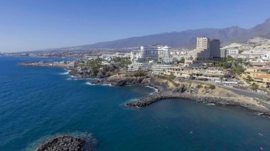 Tenerife, İspanya - Eylül 2016: Las Americas Beach havadan görünümü. Tenerife ünlü bir turistik 's.