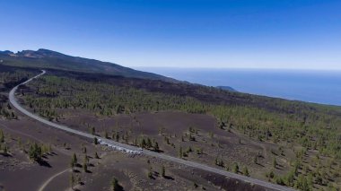 Teide yanardağı Tenerife, güneşli bir havadan görünümü.