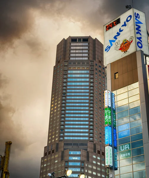 Τόκιο Ιαπωνία Ιουνίου 2016 Κτίρια Και Διαφημίσεις Σιμπούγια Τόκιο Προσελκύει — Φωτογραφία Αρχείου