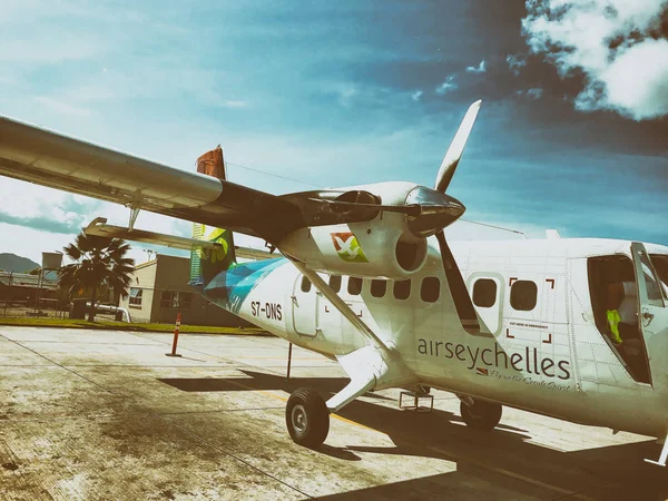 セーシェル 2017 セーシェル航空滑走路に小型機 同社は 島間便 — ストック写真