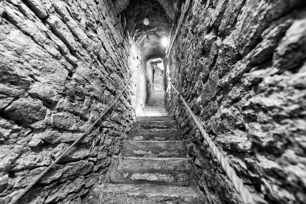 Estrecha Empinada Escalera Piedra Dentro Edificio Medieval — Foto de Stock