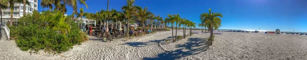 Petersburg February 2016 Tourists Locals Enjoy Pete Beach Famous Attraction — Stock Photo, Image