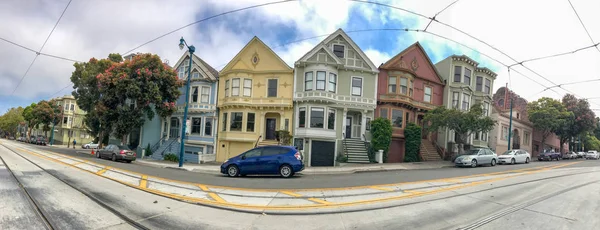 旧金山 加利福尼亚州 2017年8月5日 全景城市街道与经典的房子 这个城市每年吸引3000万人 — 图库照片