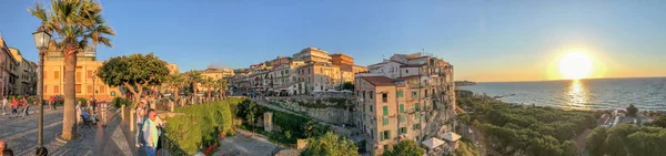 Tropea Italie Juin 2017 Les Touristes Visitent Ville Coucher Soleil — Photo
