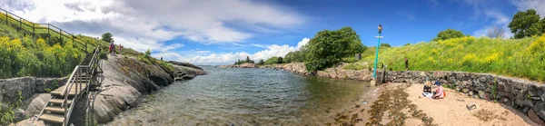 Helsinki Finland July 2017 Tourists Visit Suomenlinna Park Helsinki Attracts — Stock Photo, Image