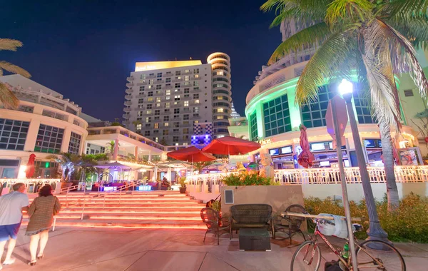 Miami February 2016 Tourists Ocean Drive Beautiful Winter Night Miami — Stock Photo, Image