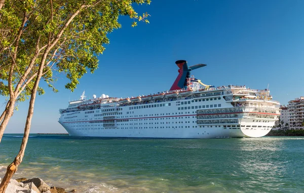 Yolcu Gemisi Miami Den Kalkış Karayipler Tatil Tatil Kavramı — Stok fotoğraf
