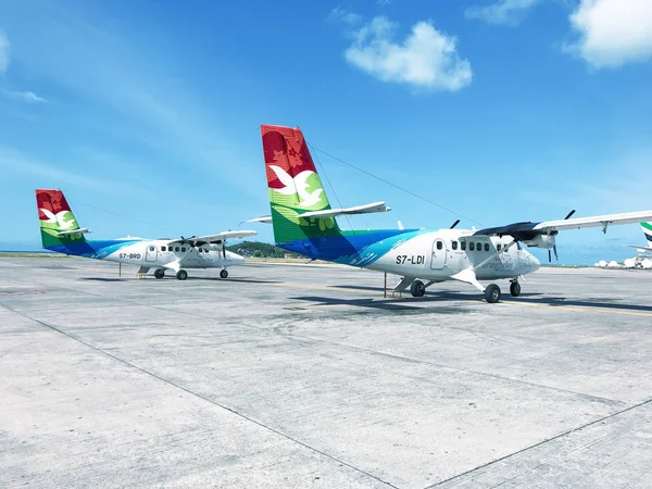 Mahe Seychelles Syyskuu 2017 Air Seychellien Pienet Lentokoneet Kiitotiellä Yhtiö — kuvapankkivalokuva