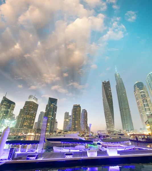 Dubai Marina Edifícios Noite Emirados Árabes Unidos — Fotografia de Stock