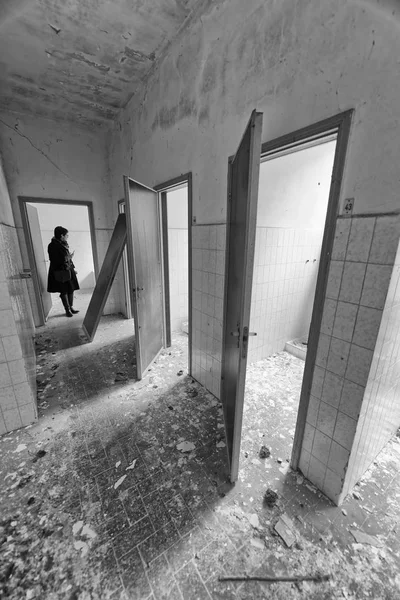 Volterra Itália Fevereiro 2018 Interior Banheiros Asilo Abandonados Encerrou 1984 — Fotografia de Stock