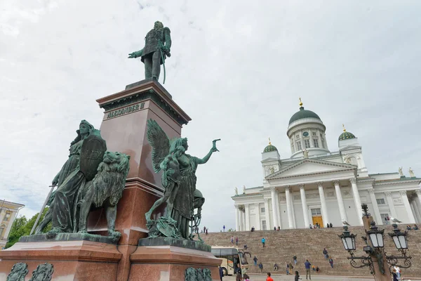 Helsinky Finsko Července 2017 Turisté Pěšky Hlavním Náměstí Před Katedrálou — Stock fotografie