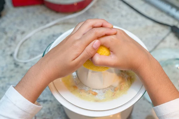 Little Girl Hands Squeezing Lemon Machine — Stock Photo, Image