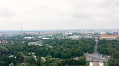 Leipzig Savaş Anıtı Milletler havadan görünümü. Cityscape ve Almanya'nın kırsal.