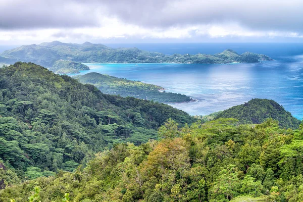 Flygfoto Över Vackra Bergen Vegetation Och Ocean — Stockfoto