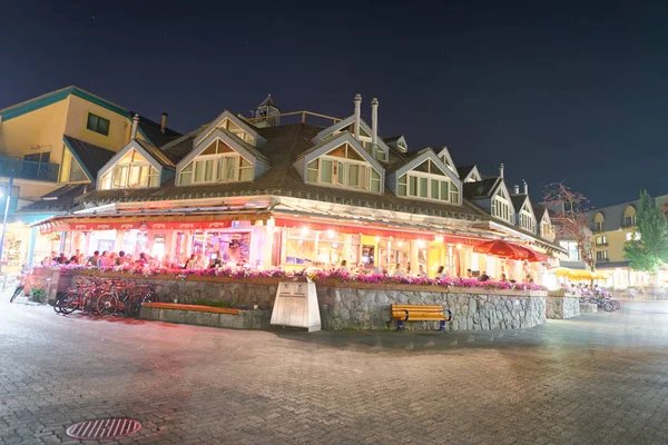 Whistler Canada August 2017 Străzile Orașului Noaptea Turiștii Whistler Este — Fotografie, imagine de stoc