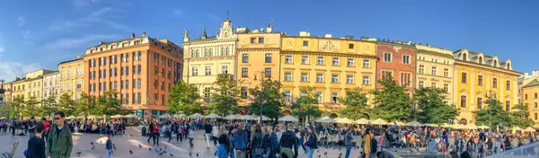 Cracow Polónia Outubro 2017 Turistas Visitam Praça Principal Vista Panorâmica — Fotografia de Stock