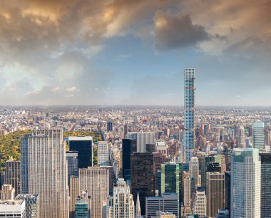 Manhattan şehir çatı üzerinden, Central Park hava görünümünü geri